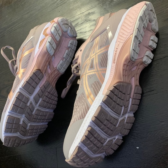 Asics Gel-Kayano 26 in Fawn / Rose Gold Running - Picture 9 of 10